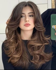 A Beginner's Guide on How to Style Curtain Bangs - Hairstyles Weekly Long Brown Hair, Haircuts Straight Hair, Long Layered Hair