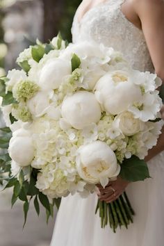 a bridal holding a bouquet of white flowers