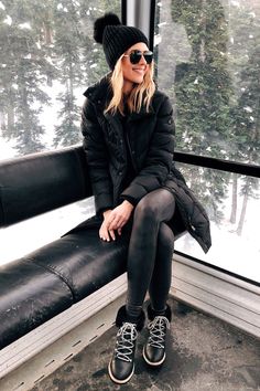 What to Pack for a Winter Ski Trip | Fashion Jackson Ski Trip Fashion, Colorado Fashion, Trip Fashion, Ski Outfits, Beanie Outfit, Elegantes Outfit Frau, Look Legging, Colorado Outfits