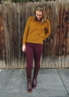 Pumpkin spice Burgundy Pants Outfit, Maroon Pants Outfit, Wine Pants, Riverside Cottage, Maroon Pants, Looks Jeans, Burgundy Pants, Mustard Sweater, Cat Hair