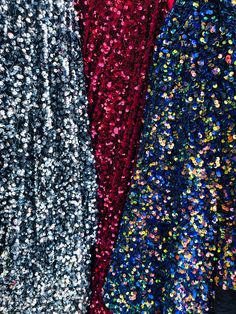 three different colored sequins are lined up together