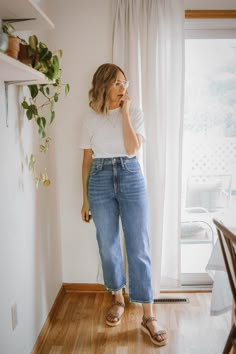 Plus Sized Straight Jeans, Madewell Wide Leg Crop, Slim Wide Leg Jeans Outfit, Copenhagen Wardrobe, Effortless Outfits Casual, Wide Leg Crop Jeans Outfit, Wide Leg Cropped Jeans Outfit, Madewell Wide Leg Jeans, Denim Lookbook