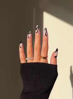 What's in my THE DETAILED NAILS order? Our high-quality handmade press-ons can last up to 10-days for everyday wear, or 1-2 days for parties or events, and can be reused up to 2x- perfect for any lifestyle and taste! The Detailed Nails set includes: 💅🏼10 reusable high-quality nails 💅🏼Cuticle pusher 💅🏼Nail file 💅🏼Nail prep wipe 💅🏼Nail glue 💅🏼 Application and removal instructions !Color May Slightly Vary Due to Photographic Lighting Sources or Your Monitor Settings Black And White Nail, Unghie Sfumate, Minimal Nails, Casual Nails, Festival Nails