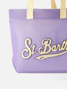 Purple mesh bagYellow Saint Barth terry logoComposition: MeshSizes: 38cm x 36cm x 10cm Everyday Nylon Bags With Embroidered Logo, Nylon Bag With Embroidered Logo For Everyday Use, Shopping Shoulder Bag With Mesh Lining, Mesh Tote Bag For Shopping, Casual Mesh Tote Bag, Mesh Tote Shoulder Bag With Mesh Lining, Mesh Tote Bag With Mesh Lining, Sporty Travel Bag With Embroidered Logo, Everyday Tote Bag With Mesh Lining