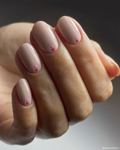 Soap Nails Are The New Low-Maintenance Manicure of 2024 - Bangstyle - House of Hair Inspiration Understated Manicure, Minimal Nails Art, Natural Nail Designs, Summer Gel Nails, Short Gel Nails, Dot Nail Art, Subtle Nails, Simple Gel Nails, Minimal Nails