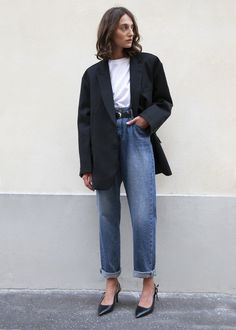 Oversized Blazer Black Outfit, Oversized Black Blazer Outfits, Menswear Blazer Outfit Women, Oversized Black Blazer Outfit Classy, Casual Oversized Blazer Outfits, Frankie Shop Boyfriend Blazer Outfit, Frankie Shop Blazer Outfit, Oversized Blazer Styling