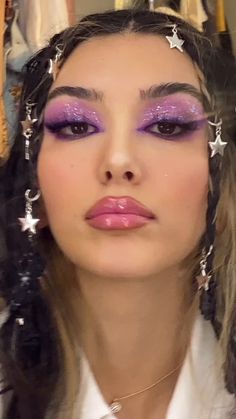 Purple Makeup Looks Euphoria, Rave Makeup Purple, Purple Makeup Euphoria, Glitter Makeup Purple, Euphoria Rave Outfits, Bejeweled Makeup Looks, Purple Y2k Makeup, Euphoria Purple Makeup, Euphoria Birthday Outfit