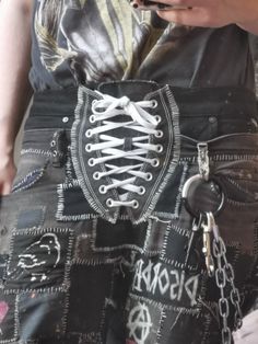 Crust Pants Punk, Patch Ideas Punk, Punk Patches Ideas, Crust Punk Pants, Goth Patches, Patches Ideas