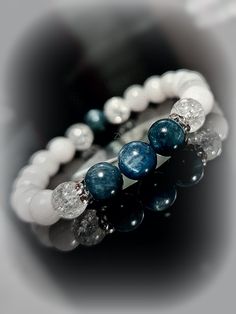 Diy Stone Bracelets, Stone Bracelet Ideas, Crystal Bracelets Diy, Mens Bracelet Diy, Kyanite Bracelet, Mens Beaded Necklaces, Crystal Bead Jewelry