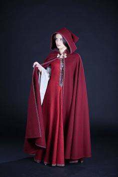 Medieval Woolen Cloak “Labyrinth” coloured warm cape