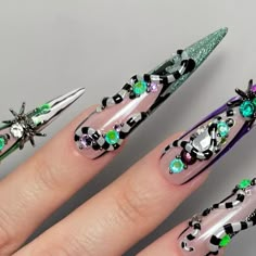 Beetlejuice Nails Stiletto, Beetlejuice Nails Design, Beetlejuice Nail Art, Beetle Juice Nails, White Chrome Powder, Ongles Halloween, Beetlejuice Nails, Funky Nail Designs