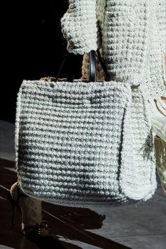 Winter Bags, Yarn Bag, Handbag Heaven, Eco Bag, Dolce E Gabbana, Original Bags, Bag Trends, Crochet Handbags, Fabric Bag