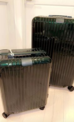 Rimowa Luggage Green, Rimowa Luggage Colors, Green Rimowa, Rimowa Luggage Aesthetic, Luggage Luxury, Tumi Suitcase, Luxury Things