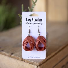 This listing is for one pair of full-grain leather earrings.Our leather magic braided knot earrings measure about 1 3/8 inches tall, making them the perfect size for everyday wear. They are so stylish and simple that they are perfect for everyday wear. You can also check out the matching leather necklace using this link. https://lazy3leatherco.com/products/leather-braided-necklace-pendant?_pos=1&_sid=df24631e4&_ss=r DETAILS:Earring hooks are made out of lead and nickel-free metals.Due to the han Diy Slippers, Leather Jewelry Diy, Leather Jewels, Leather Lanyard, Making Stuff, Asymmetrical Earrings, Braided Necklace, Leather Scraps, Leather Company