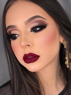 Red Lips Makeup Look, Maquillage On Fleek, Wedding Makeup Tips, Eye Makeup Styles, Prom Makeup Looks, Face Art Makeup, Red Lip Makeup, Glitter Eye Makeup, Fall Makeup Looks