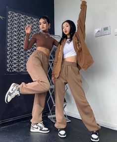 Korean Fashionista, Bff Matching Outfits, Winter Jacket Outfits, Aesthetic Streetwear, Bff Outfits, Brown Outfit, Outfit Look, Casual Summer Outfit, Style Streetwear