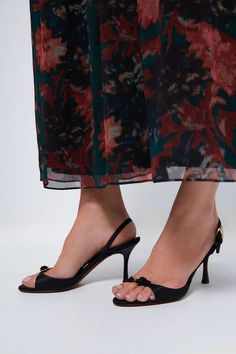 A flirty, strappy heelThe La Viziata Heels feature a luxe satin upper with an adjustable toe strap and arch strap that can double as a slingback for two-looks-in-one. Pair with an LBD and clutch or a moody floral maxi dress.Our Favorite Details:
Open toe
Adjustable toe strap with buckle closure
Adjustable arch strap with buckle closure
Material: Crepe SatinAbout the BrandA di GAETA is anchored to Italian heritage, designing and manufacturing all of its shoes in family-owned factories in Italy. Each style is essential and adaptable, suited to any occasion and season. Black T-strap Sandals With Heel Loop, Elegant Black T-strap Sandals With Removable Insole, Elegant Black T-strap Sandals With Buckle Closure, Black Open Toe Heels With Gold-tone Hardware, Black Adjustable T-strap Sandals With Buckle Closure, Italian Heritage, Floral Maxi, Floral Maxi Dress, Black Heels