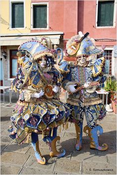 Venise 2017 Venetian Clothing, Venice Festival, Jester Outfit, Carnaval Outfit, Venice Carnival Costumes, Costume Carnaval, Venetian Carnival Masks, Venetian Carnival, Carnival Of Venice