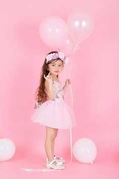 Barbie Photoshoot Ideas Kids, 7th Birthday Photoshoot Ideas, Kids Photoshoot Ideas Studio, Princess Shot, Studio Photoshoot Ideas, Valentine Photo Shoot, Kids Studio, Studio Poses