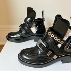 Brand New, Never Worn. Box And Original Dust Bags Included. Please Assure This Is Your Size As I Do Not Accept Returns If Doesn’t Fit. Bakenciaga Boots, Balenciaga Cagole Ankle Boots, Alexander Mcqueen Boots, Balenciaga Sandals, Balenciaga Track Sneakers, Balenciaga Boots, Shoes Balenciaga, Prada Sneakers, Rubber Sneakers