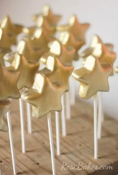 gold stars are on top of toothpicks in the shape of starbursts