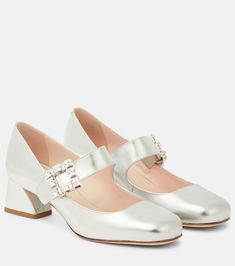 Très Vivier metallic leather Mary Jane pumps in silver - Roger Vivier | Mytheresa Roger Vivier Shoes, Silver Pumps, Gold Pumps, Pink Pumps, Roger Vivier