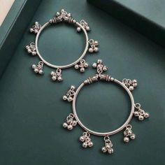 kids bagels beautiful accessories Nakoda Payals, Baby Jewelry Gold, Trendy Silver Jewelry, Silver Anklets Designs, Silver Bracelet Designs, Kids Gold Jewelry, Indian Bridal Jewelry Sets, Antique Silver Jewelry, Indian Jewellery Design Earrings