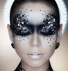 Goth Queen Makeup, Dramatic Black Makeup, Silver Face Paint, Disco Ball Makeup, Black White Makeup, Masquerade Makeup, Disco Makeup, Futuristic Makeup, Ball Makeup