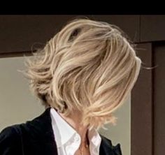 Hairstyles For Fine Hair Medium, Kort Bob, Medium Length Wavy Hair, Haircuts For Women Over 50, Stylish Short Hair, Chin Length Hair, Bob Haircut For Fine Hair, Hair Cute, Short Hair Trends