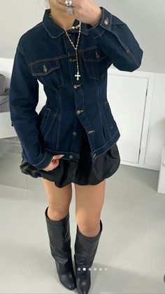 @patriziaguss on Tiktok Fitted Jean Jacket Outfits, Y2k Style Mini Denim Skirt For Fall, Jean Jacket Outfits Women, Fall Patchwork Denim Jacket For Streetwear, Denim And Black Outfits, Winter Fitted Patchwork Denim Jacket, Y2k Style Fall Mini Denim Skirt, Denim Outfit Winter