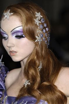 Christian Dior 2007, Iconic Runway, Galliano Dior, Lily Cole, Nostalgia Aesthetic, Runway Beauty, Glitter Eye Makeup, Christian Dior Haute Couture, Runway Makeup