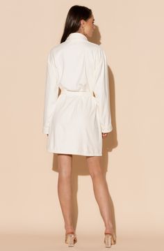 The ultra-soft microfiber in this Cream short robe feels luxurious against the skin. Is it loungewear or a bikini cover-up? You decide. One size Short bath/lounge Robe Shawl collar 2 bottom side pockets Sewn in belt Made of soft and absorbent microfiber Machine wash cool Tumble-dry low Chic Long Sleeve Loungewear Robe, Chic Robe With Tie Waist For Loungewear, Long Sleeve Tie Waist Sleep Robe, Long Sleeve Sleep Robe With Tie Waist, White Tie Waist Long Sleeve Robe, Chic Long Sleeve Sleep Robe, Chic Long Sleeve Robe For Daywear, Long Sleeve Robe With Pockets For Loungewear, Long Sleeve Robe With Tie Waist For Lounging