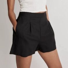 Coming In A Breezy Cotton And Linen Blend, These Pull-On Shorts Have A Clean, Flat Front. Add The Matching Blazer For That Comfy-Yet-Put-Together Thing. 50% Linen/50% Cotton. Machine Wash. Sold Out By The Brand! Denim Shorts Style, Cuffed Denim Shorts, Mid Rise Shorts, High Waisted Jean Shorts, High Rise Denim Shorts, Denim Cutoffs, Jeans For Short Women, Blue Jean Shorts, Perfect Jeans