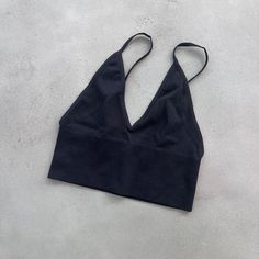 Aritzia Toni Seamless Tank, Size S, Black. This Is A Seamless V-Neck Bra Top With Adjustable Straps And A Low Open Back. It's Made From Stretchy Ribbed Fabric Specially Knit For A Barely-There Feel. Never Worn, No Tags, Pristine Condition. Black V-neck Crop Top With Built-in Bra, Seamless V-neck Crop Top For Party, Black Triangle Top Sports Bra With Built-in Bra, Low-cut Tops With Built-in Bra For Loungewear, Black Stretch Crop Top With Built-in Bra, Fitted Black Crop Top With Seamless Design, Black Seamless Yoga Bra, Seamless Black Yoga Bra, Black Stretch Halter Top With Built-in Bra