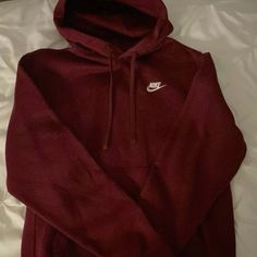 Nike Hoodie Colors, Nike Hoodie Aesthetic, Nike Hoodies For Men, Mens Nike Hoodie, Hoodies Nike, Sweat Suits Outfits, Red Nike Hoodie, Nike Hoodies