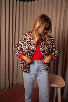 Leopard Denim Bosco Jacket – Easy Clothes North America Red And Leopard Outfit, Cheetah Print Jacket Outfit, Leopard Print Jacket Outfit, Red Bodysuit Outfit, Print Jacket Outfit, Women's Winter Fashion, Cheetah Print Jacket, Outfits Primavera, Animal Print Jeans