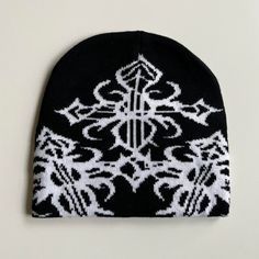 Y2k 2000s Grunge Gothic Punk Cross Cozy Black And White Beanie These Beanies Are Unisex! 100% Acrylic Is Super Soft And Cozy Brand New Cute Beanies Outfits, Grunge Hats, Punk Beanie, Square Beanie, Black And White Accessories, Punk Hat, Y2k Hats, Grunge Christmas, Grunge Beanie