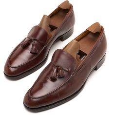 Original Retail Price: $5240 Pre-owned Model: Alton Estimated UK Size: 8 Estimated US Size: 8.5 Brown Color Calf Single Leather Outsoles Made In England Included: Shoe Trees NOT Included Shoe Box or Bags Outsole: 11 1/8" Width: 3 7/8" This product is located in our EU warehouse. Formal Wingtip Tassel Loafers With Branded Insole, Formal Italian Wingtip Tassel Loafers, Goodyear Welted Moc Toe Tassel Loafers For Galas, Italian-made Tassel Loafers For Galas, Timeless Semi-formal Tassel Loafers With Leather Sole, Goodyear Welted Slip-on Tassel Loafers, Timeless Italian Tassel Loafers, Semi-formal Italian Tassel Loafers With Plain Toe, Classic Tassel Loafers Goodyear Welted For Galas