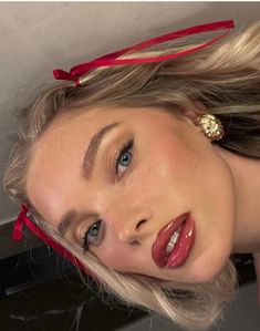 No Make Up Make Up Look, Maquillage On Fleek, Mekap Mata, Red Lip Makeup, Smink Inspiration, Red Makeup, Winter Makeup, Gisele Bundchen, Christmas Makeup