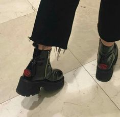 Combat Boot Outfits, Tokyo Street Fashion, Dr Shoes, K Fashion, Shoe Inspo, Aesthetic Shoes, Hot Shoes, Mode Inspo, Soft Grunge