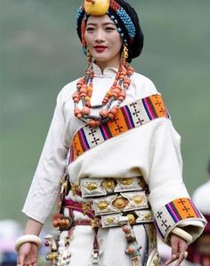 Traditional Clothing Around The World, Tibetan Plateau, Mongolian Clothing, Ethno Style, Camila Morrone, Chinese People