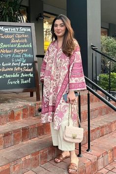 Pakistani Everyday Wear, Daily Wear Pakistani Suits Casual, Pakistani College Outfits, Pakistani Coord Sets, Tourist Outfit Ideas, Pakistani Outfits Casual, Pakistani Suits Casual, Indian Daily Wear, Pakistani Kurta Designs