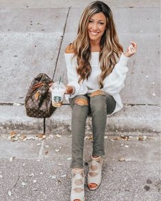 Louis Vuitton Outfit Ideas, Louis Vuitton Dress, Olive Jeans, Louis Vuitton Handbags Outlet, Louis Vuitton Collection, Fantasy Closet