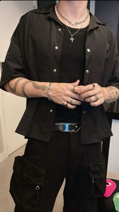 Grunge Mens Aesthetic, Dark Summer Outfits Men, Boys Dark Aesthetic, Starboy Summer Outfit, Outfits Hombre Elegante, Grunge Mens Fashion, Dark Boy Aesthetic, Hombre Aesthetic, Concert Outfit Men