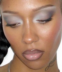 Frost Eye Makeup, Frosted Makeup Look, Frosted Makeup, Frost Makeup, Trucco Glam, Mekap Mata, White Eyeshadow, 90s Makeup, Make Up Inspiration