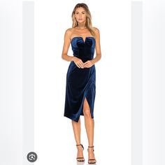 Navy Velvet And Sexy Strapless Dress With A Bustier Bodice, Split V-Neckline And Mid Length Crossover Skirt. New, Never Worn. Allure Dress, Et Ochs, Cushnie Et Ochs, Dresses Cocktail, Gorgeous Gowns, Velvet Dress, Mode Outfits, Ideas Style, Green Dress