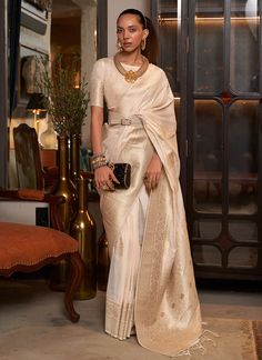 Buy Wedding Saree - Ivory White Weaved Korsa Georgette Saree Ivory Banarasi Saree, Wedding Guest Sarees, White Saree Look, Ivory Saree, Off White Saree, Slip Wedding Dress, Sabyasachi Sarees, Golden Saree, Banarsi Saree