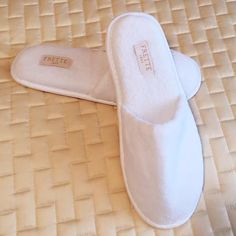 Luxurious Disposable Hotel Guest Slippers by Frette 1860 Guest Slippers, Bad Hotel, Rental Ideas, White Slippers, Fur Shoes, Hotel Guest, Well Decor, Entertaining Ideas, Spare Bedroom