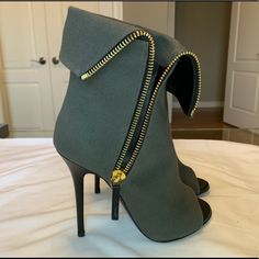 Giuseppe Zanotti Side Zip Gray Peep Toe Boot Gray Canvas Never Worn Box And Dust Bag Included Chic Evening Heels With Zipper Closure, Peep Toe Boots, Zanotti Shoes, Giuseppe Zanotti Shoes, Shoes Heels Boots, Luxury Shoes, Giuseppe Zanotti, Bootie, Side Zip