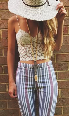 free people- love the pants! Vest Crop Top, Mode Boho, Bohol, Cooler Look, Mode Inspo, Estilo Boho, Looks Style, Fashion Pictures